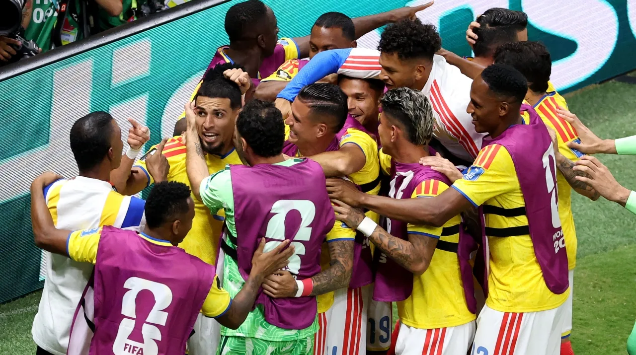 Colombia celebrando el gol de Daniel Muñoz. (Foto: Getty Images)