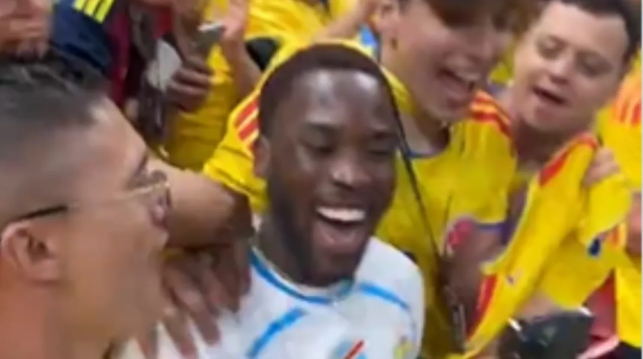 Hinchas de Colombia con un fan del Congo. (Foto: X / @momentoviral)