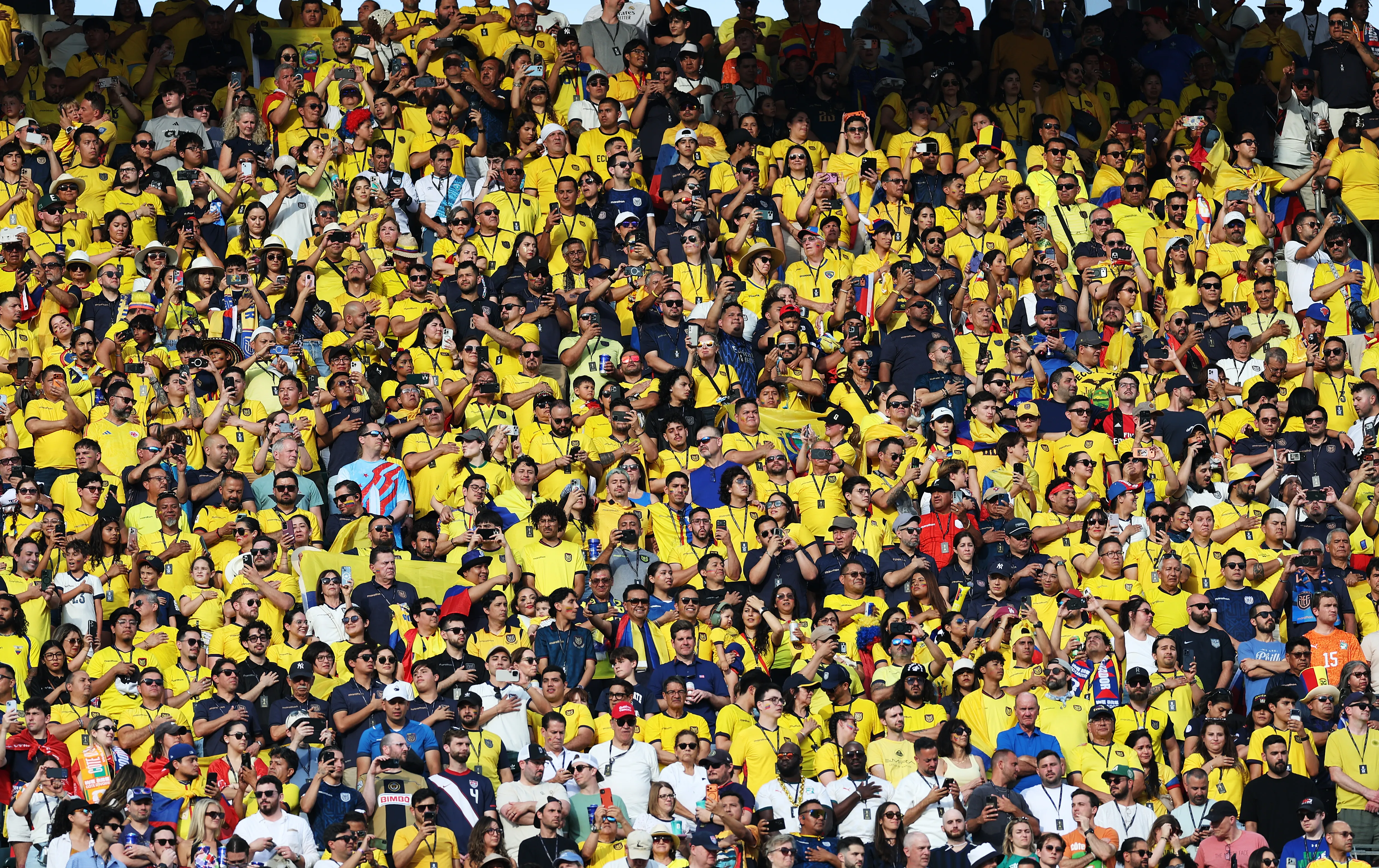 Los hinchas de Ecuador se hicieron presentes en los dos partidos en el Mundial. Foto. Getty