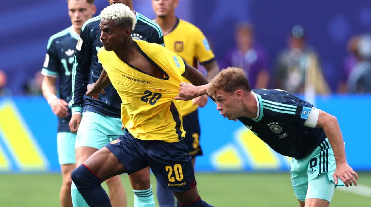 Nilson Angulo y Joshua Kimmich. (Foto: Getty Images)