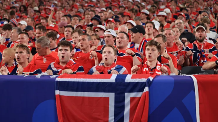 Hinchas de Noruega.