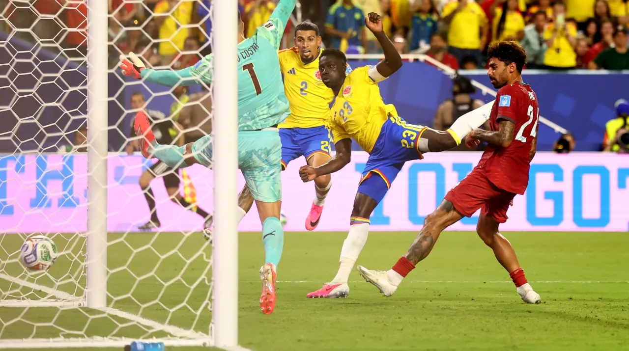 El gol anulado a Sánchez vs. Portugal. (Foto: Getty Images)