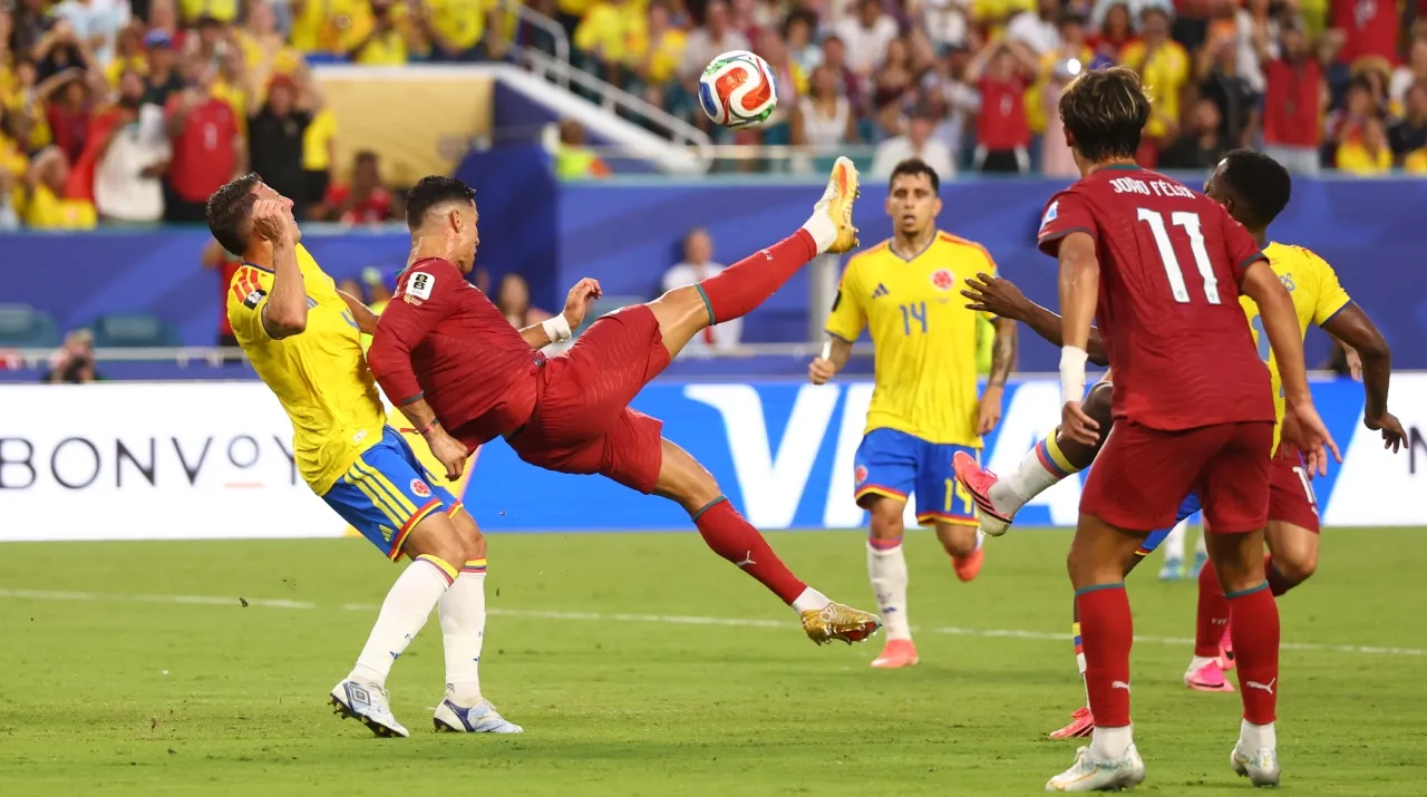 Jugada de Cristiano ante Colombia. (Foto: Getty Images)