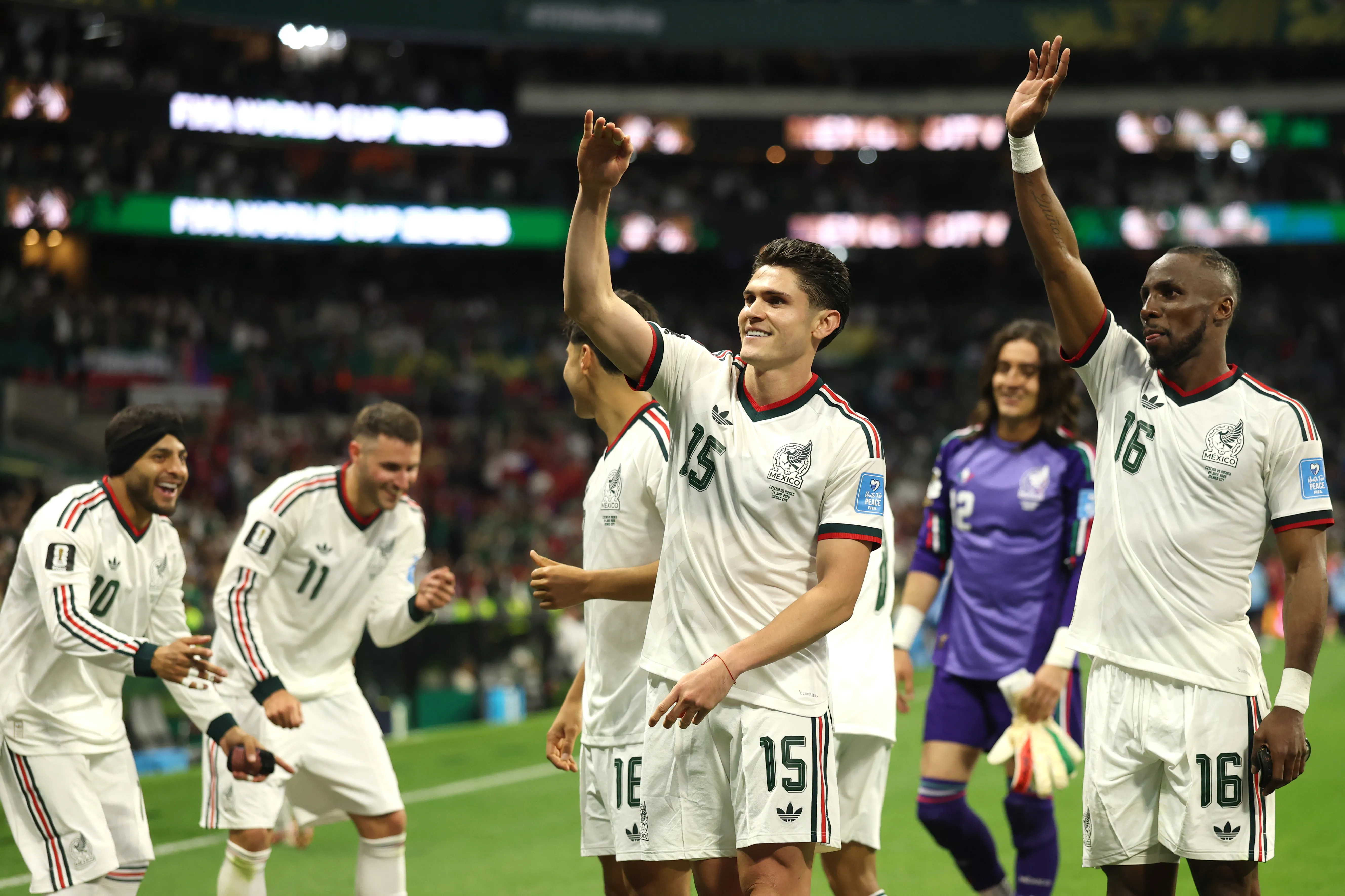 México es una de las pocas selecciones que avanzó con pleno de victorias. Foto: Getty.