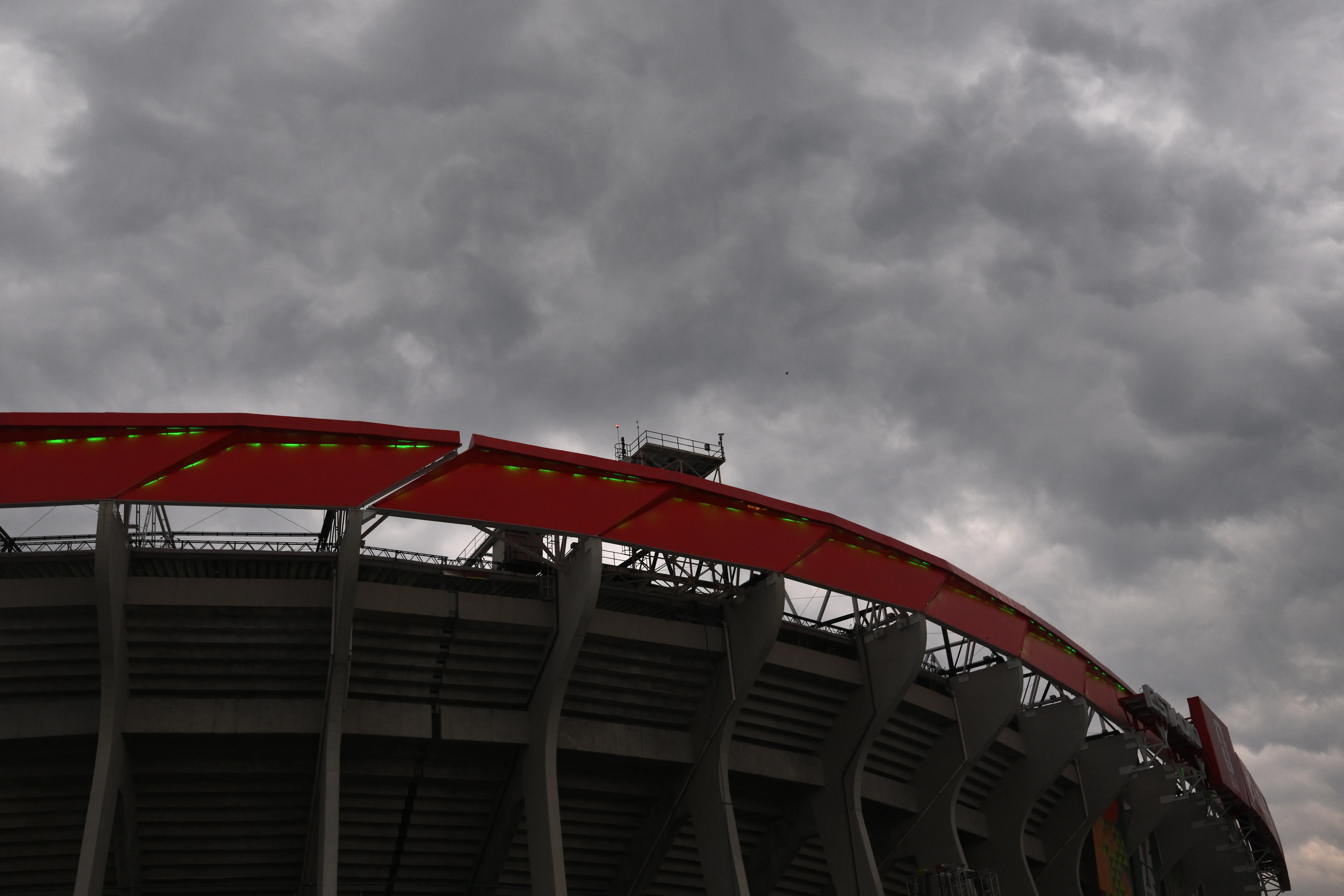Se retrasó el partido por el clima. (Foto: GettyImages)