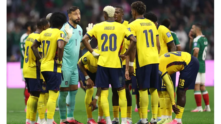 Seleccionado de Ecuador jugó con problemas físicos contra México en el Mundial ¿no había nadie más?