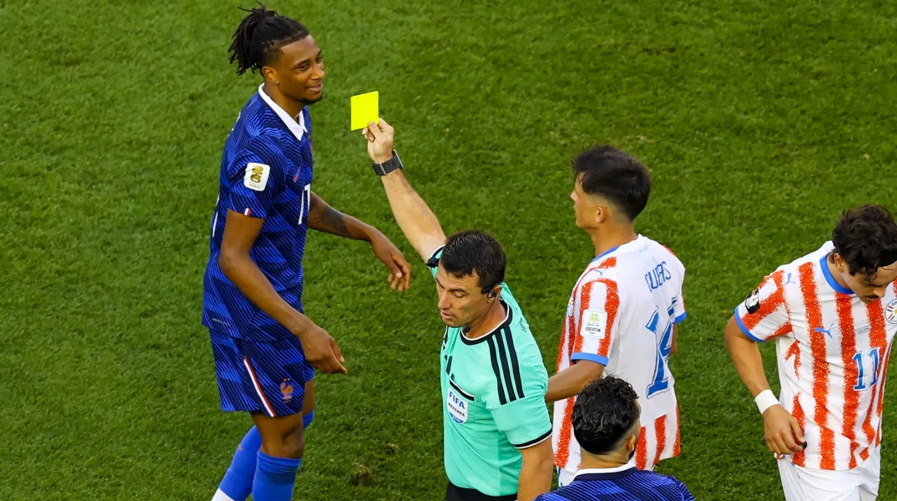 Michael Olise fue amonestado en Francia vs. Paraguay. (Foto: Getty Images)