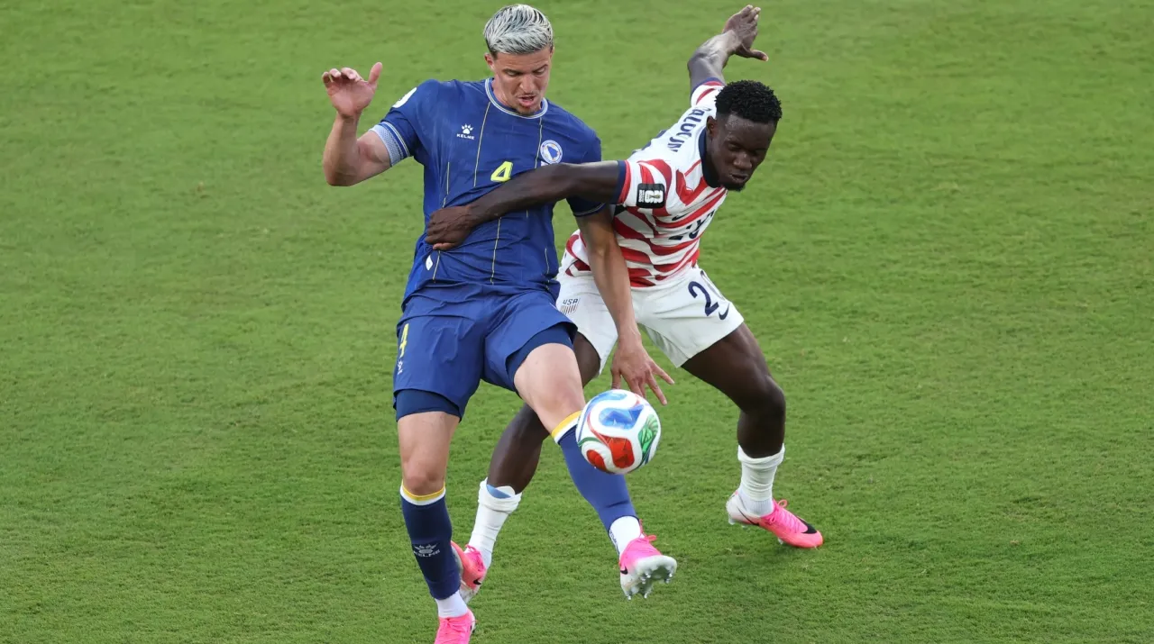 La expulsión de Balogun en el Mundial. (Foto: Getty Images)