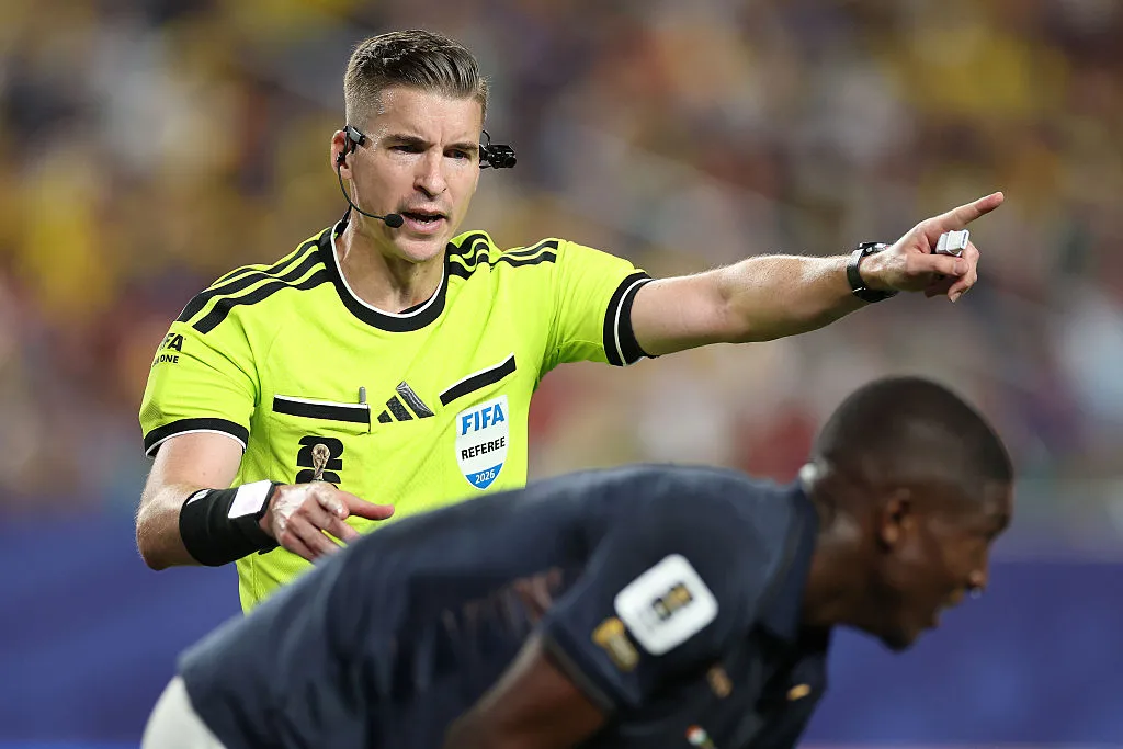 Francois Letexier es uno de los mejores árbitros de Europa (Photo by Dan Mullan/Getty Images).