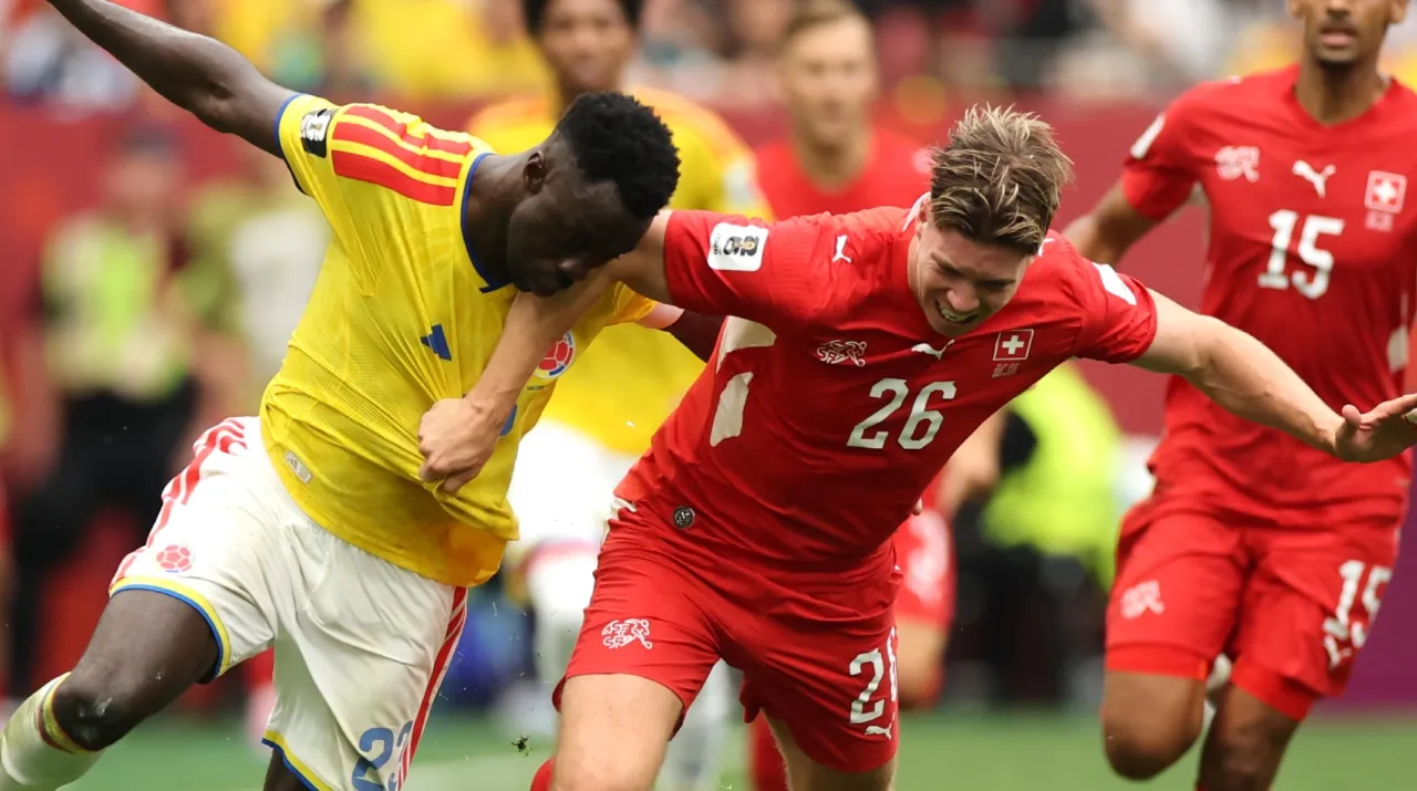 Dávinson Sánchez y Cedric Itten. (Foto: Getty Images)