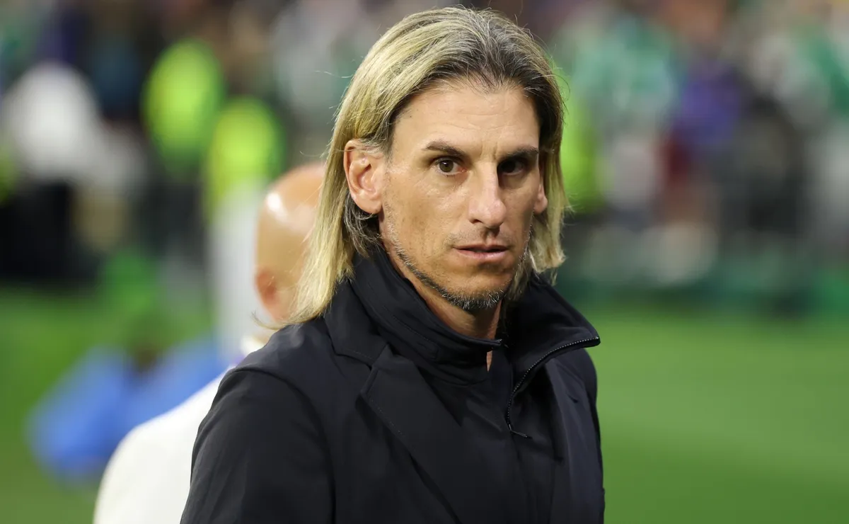 سيباستيان بيكاسيسي يرحل عن تدريب الإكوادور ويقترب من عملاق برازيلي
