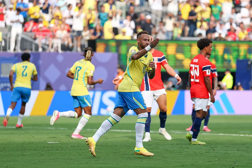 Neymar tendría pensado ponerle fin a su ciclo como futbolista (Photo by Buda Mendes/Getty Images).