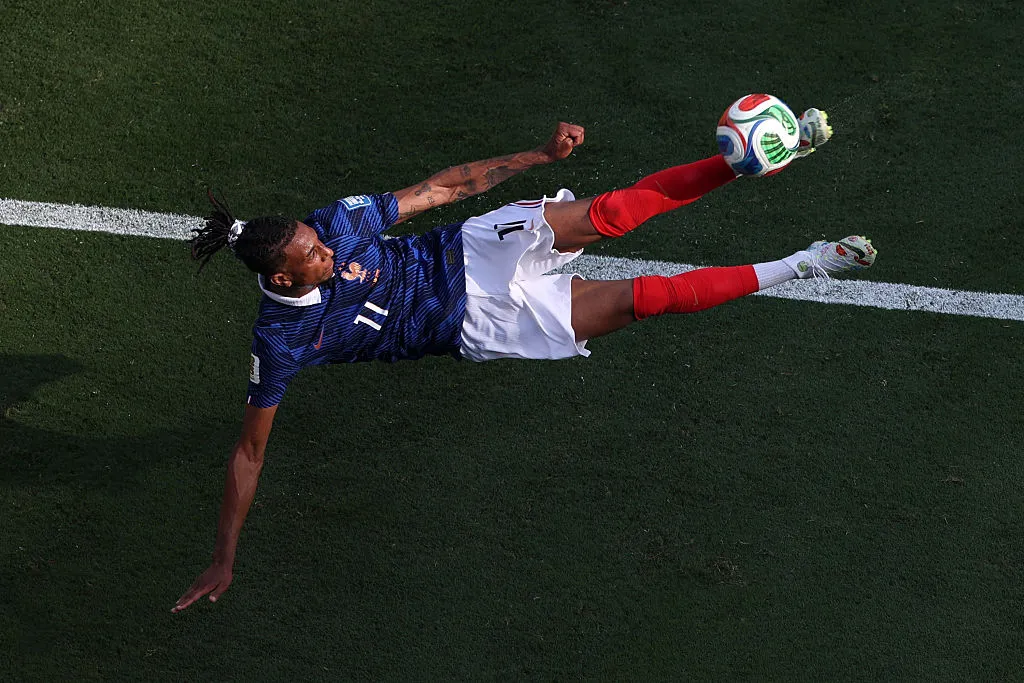 Michael Olise quedará fuera de semifinales si es amonestado y Francia vence a Marruecos (Photo by Justin Setterfield/Getty Images).