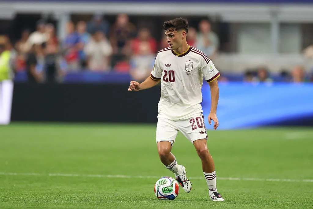 Pedri perdió el puesto de titular en el XI de España (Photo by Florencia Tan Jun/Getty Images).