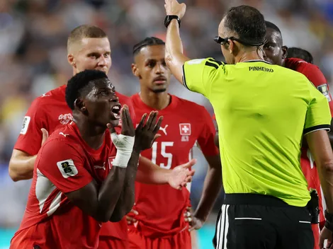 Las virales declaraciones de los jugadores de Suiza contra el árbitro vs. Argentina: “Nunca jugué un partido tan desigual”