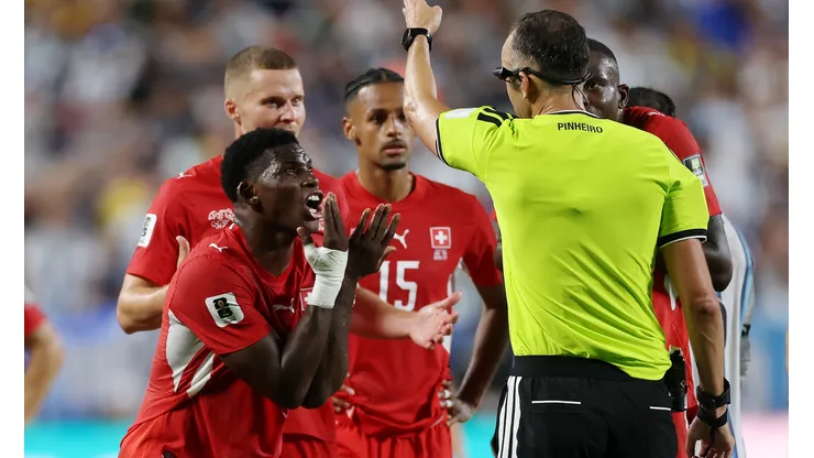 Las virales declaraciones de los jugadores de Suiza contra el árbitro vs. Argentina: "Nunca jugué un partido tan desigual"