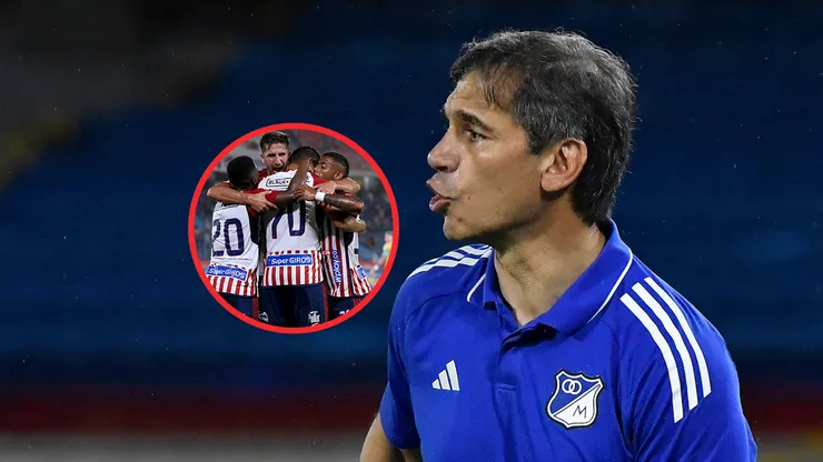 Jugadores del Junior de Barranquilla y Fabián Bustos.