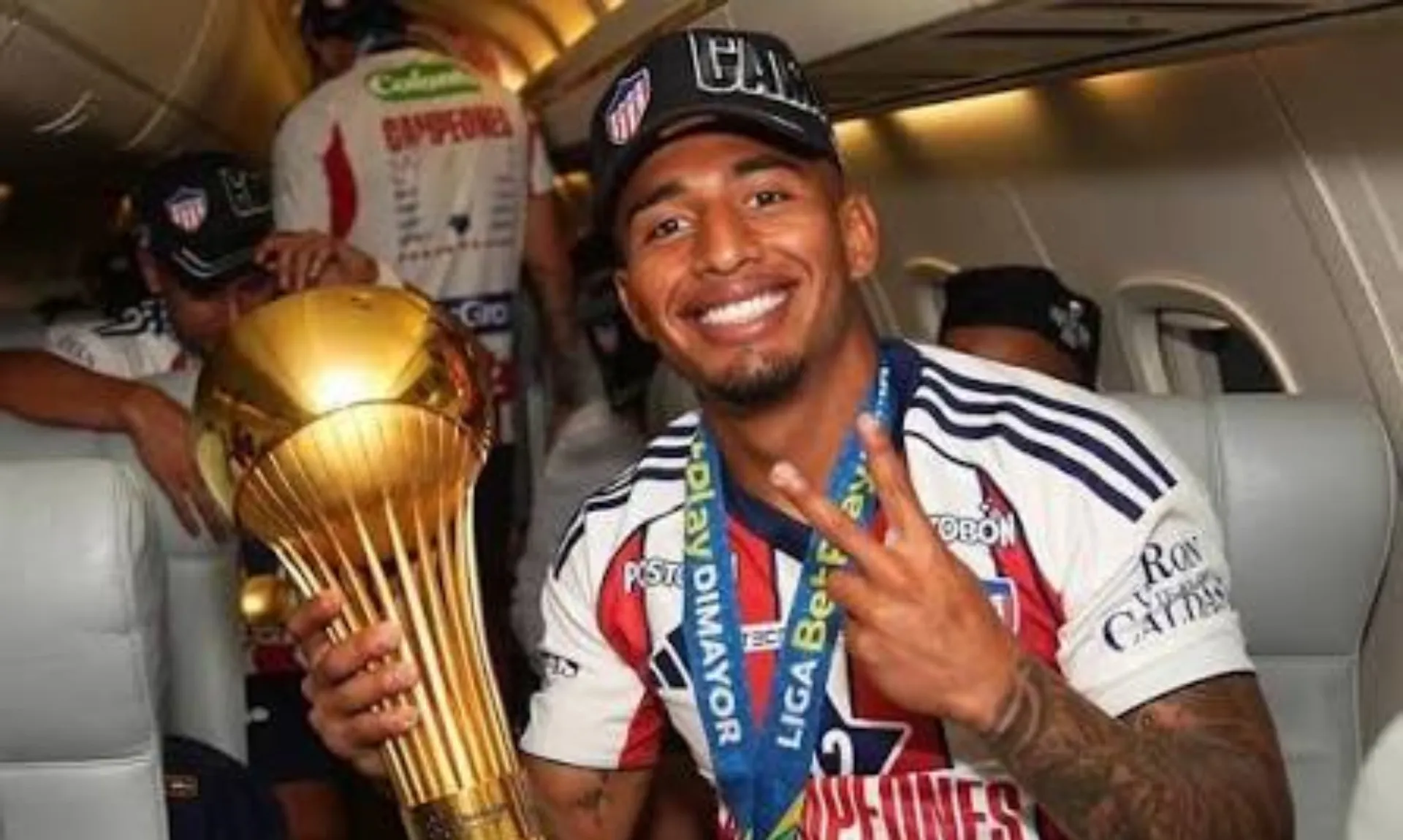 Jhomier Guerrero – Junior.