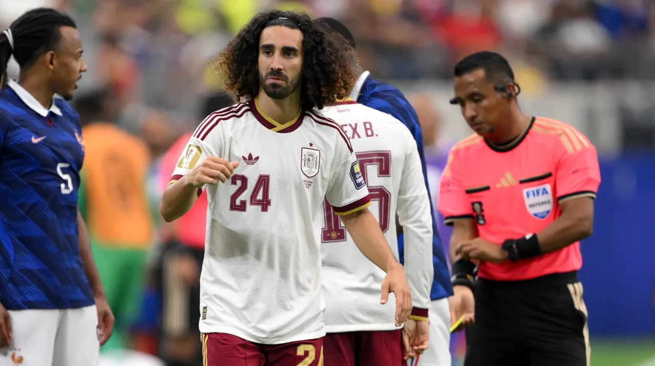 Marc Cucurella fue amonestado vs. Francia. (Foto: Getty Images)