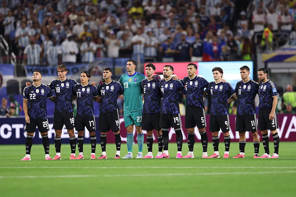 Argentina volverá a usar su uniforme azul en el Mundial 2026 (Photo by Luke Hales/Getty Images).