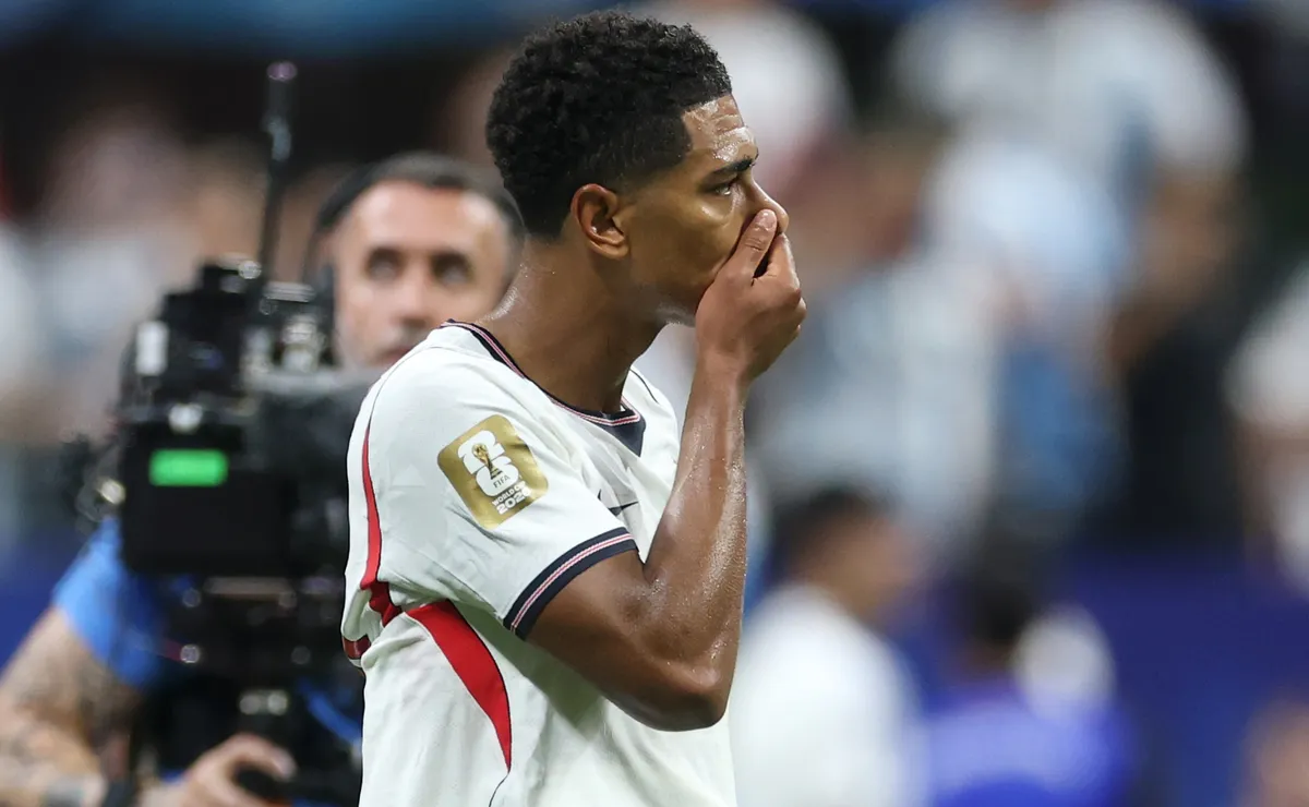 فيديو | بيلينجهام يفقد أعصابه ويعتدي على نجم الأرجنتين بعد وداع مونديال 2026