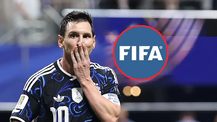 Lionel Messi y el logo de la FIFA.
