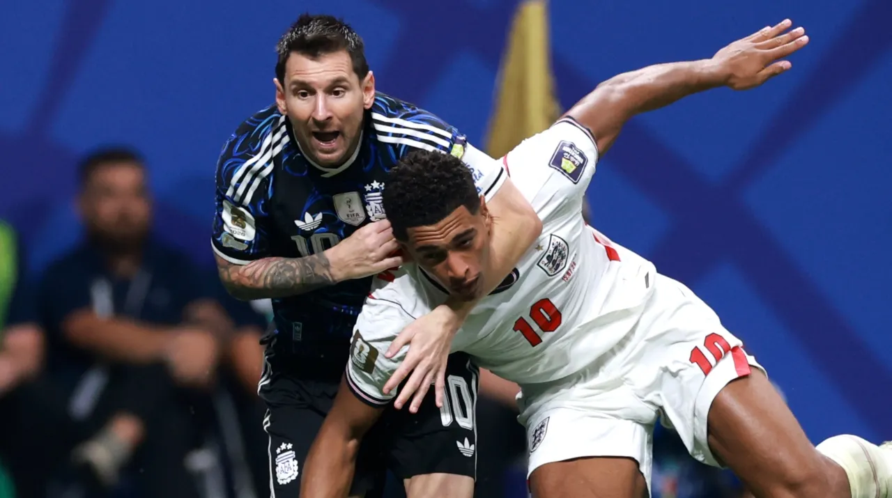 Messi y Bellingham en Argentina vs. Inglaterra. (Foto: Getty Images)