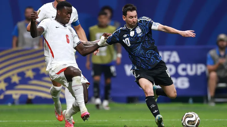 Marc Guéhi deseó suerte a Messi en la final.