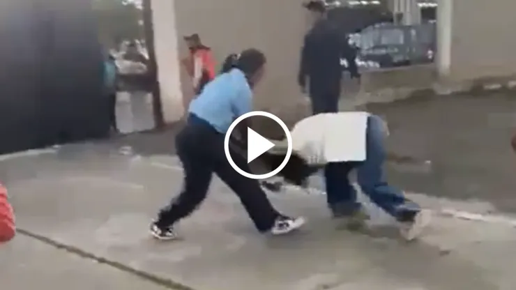 Dos mujeres pelean en la LigaPro por un jugador