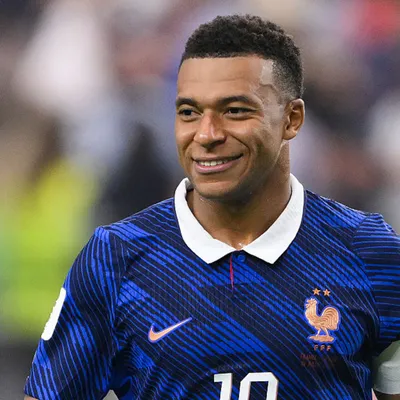 ¿Juega Kylian Mbappé en Francia vs. Inglaterra por el tercer puesto del Mundial 2026?