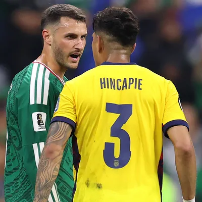 ¿Lo insultó feo? Santiago Giménez da detalles de lo que le dijo Piero Hincapié en el Mundial 2026