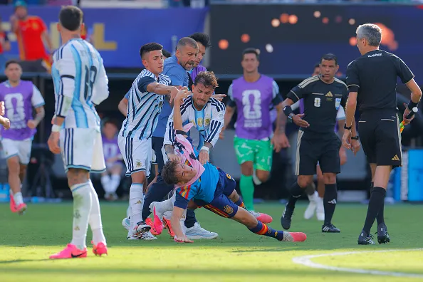 La pelea de Leandro Paredes