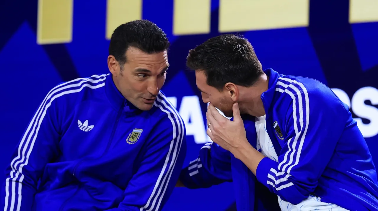 Lionel Scaloni y Leo Messi. (Foto: Getty Images)
