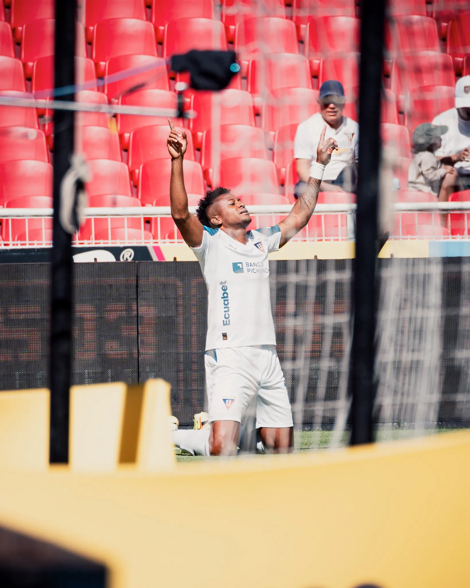 Liga de Quito goleó con triplete de Michael Estrada.