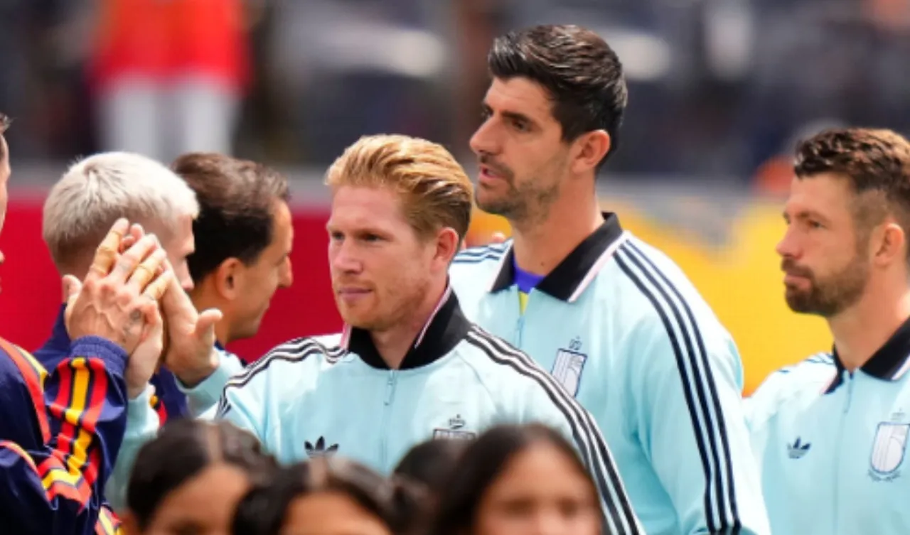 Kevin De Bruyne y Thibaut Courtois. (Foto: Getty Images)