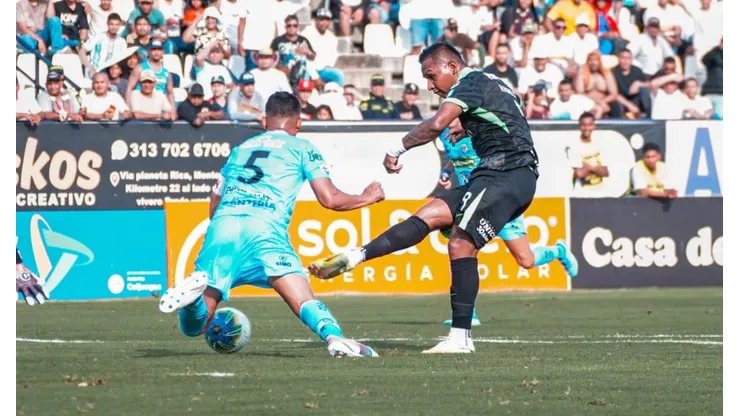 Alfredo Morelos en Jaguares vs. Nacional.