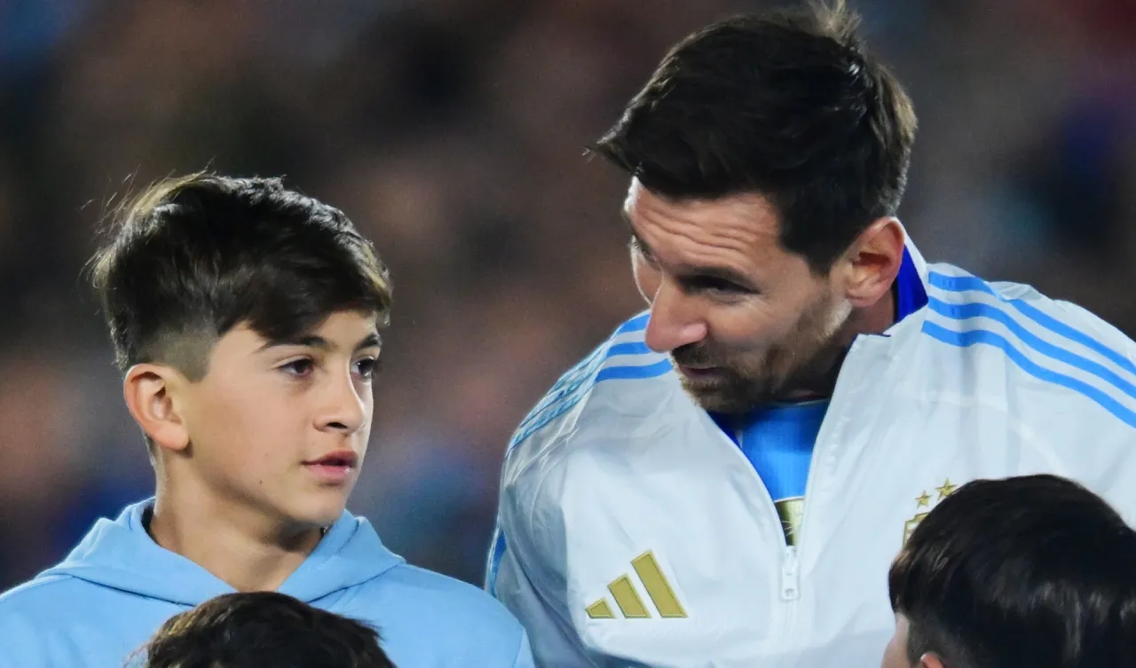 Thiago y Leo Messi. (Foto: Getty Images)