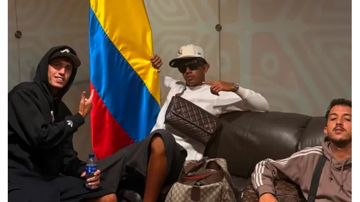 Lamine Yamal con la bandera de Colombia.