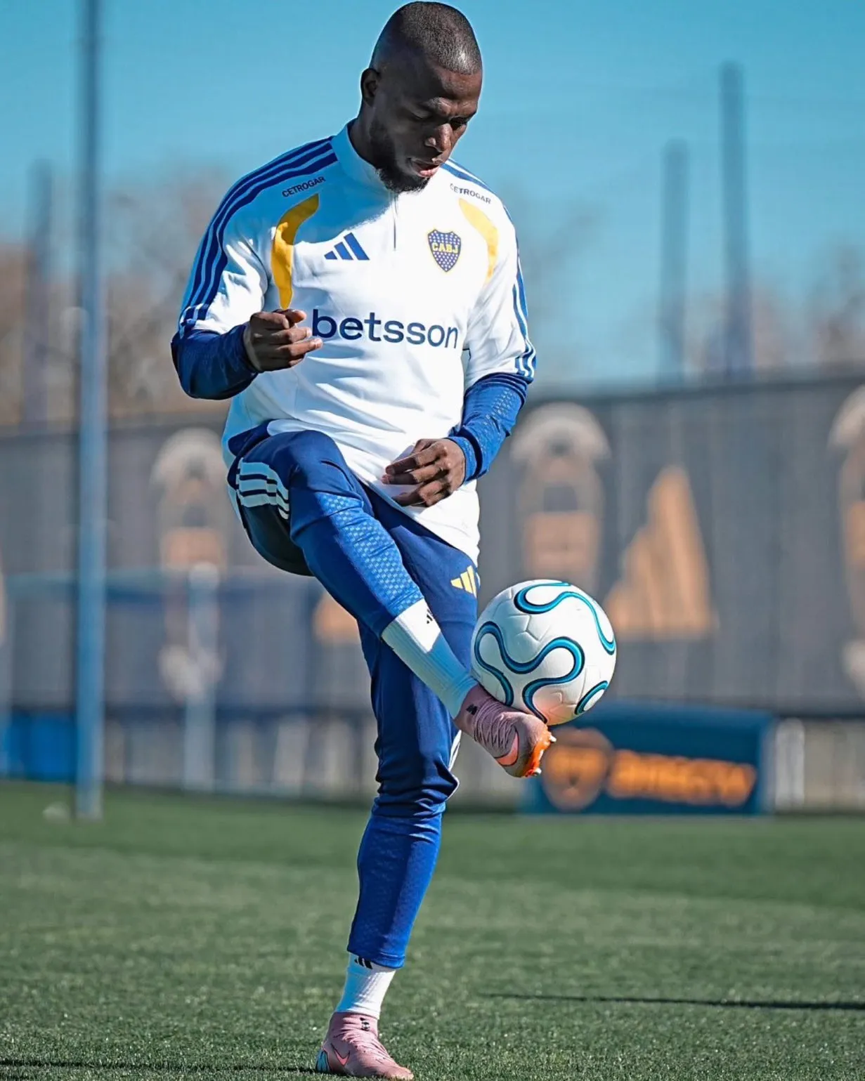 Enner Valencia tuvo su primer entrenamiento con Boca Juniors. Foto: CABJ