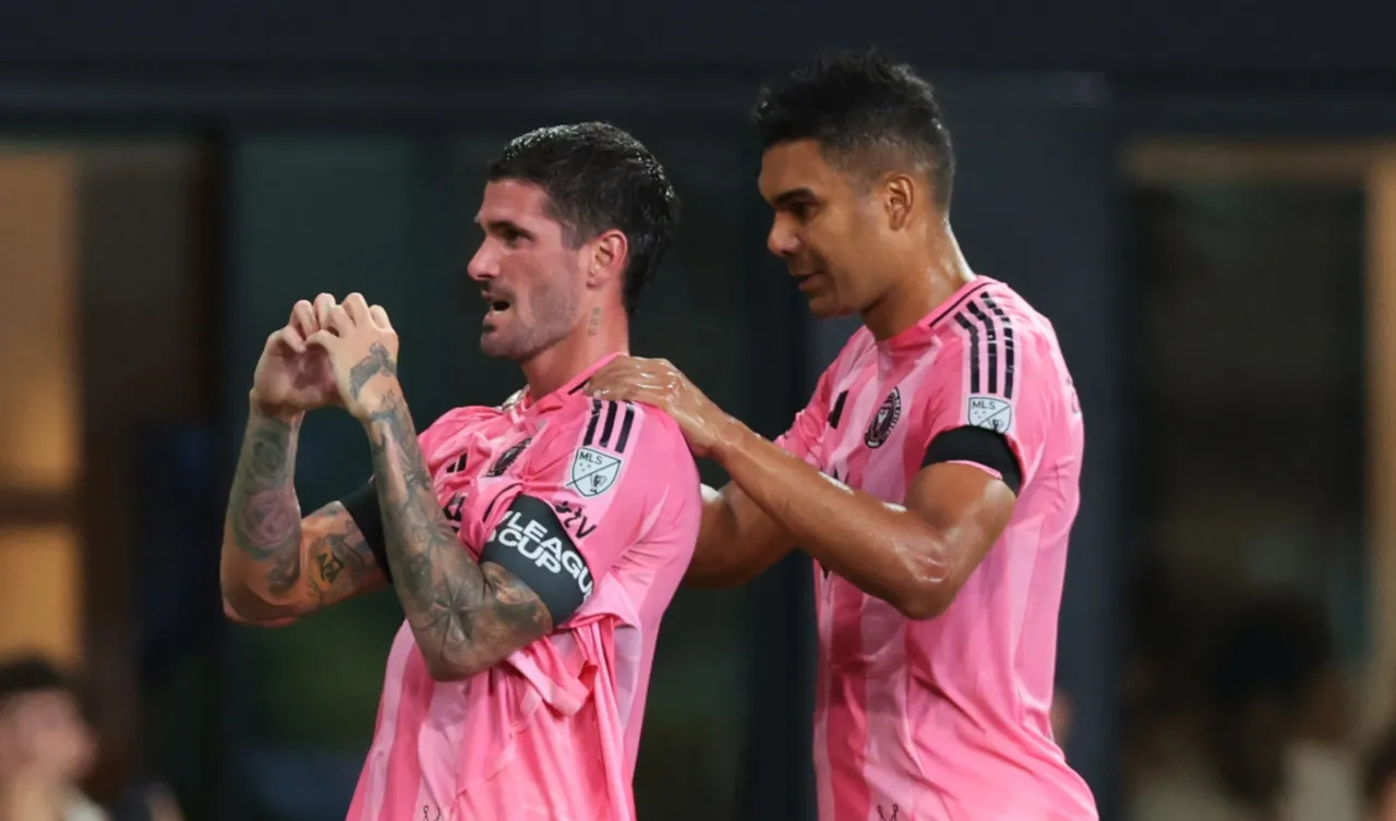 Rodrigo de Paul y Casemiro. (Foto: Getty Images)