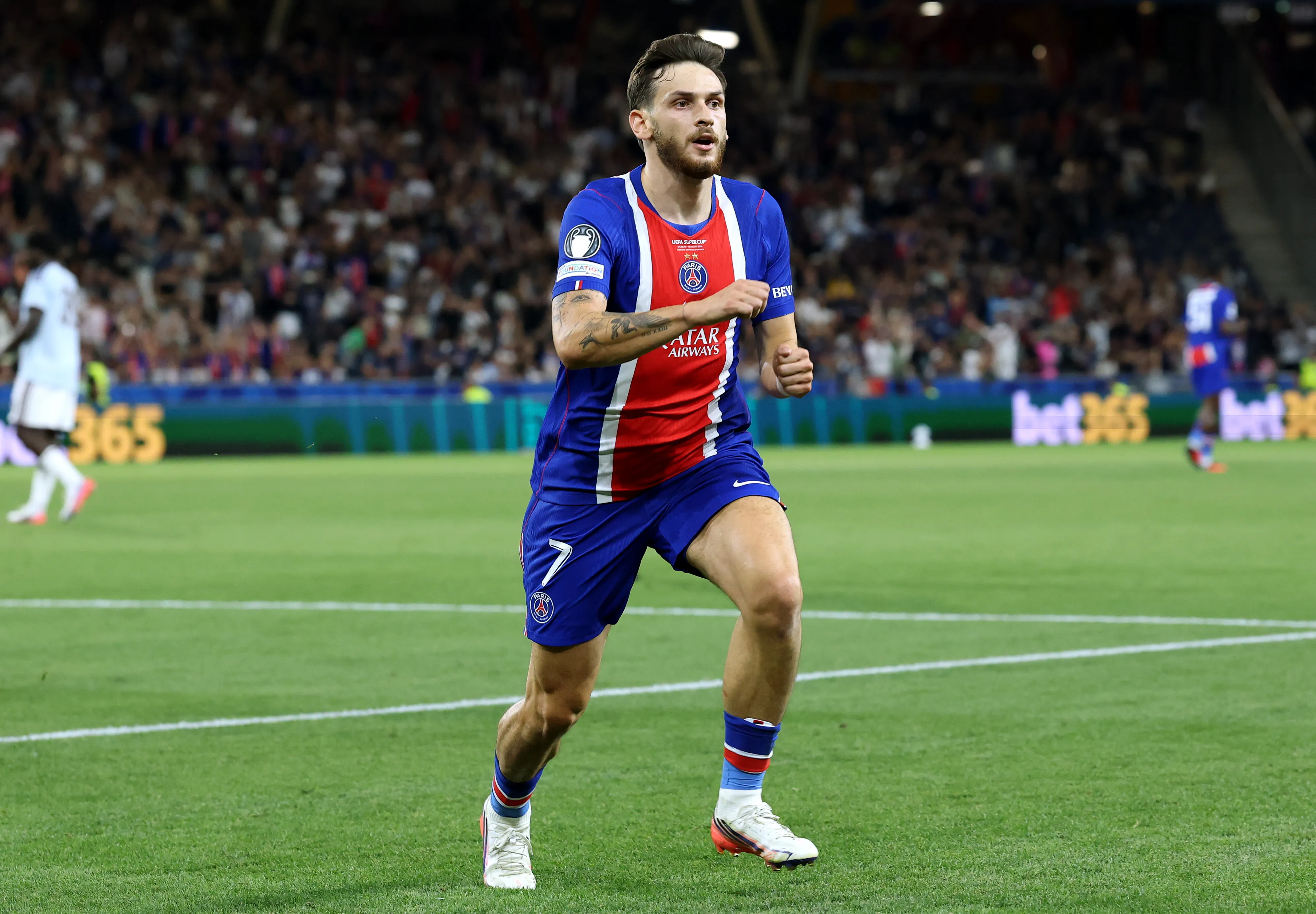 PSG ganó 2-1 al Aston Villa en la Supercopa de Europa.