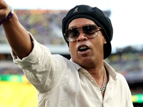 Ronaldinho salió del retiro y fue presentado en su nuevo equipo