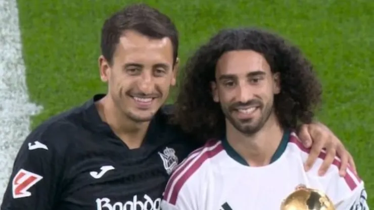 Oyarzabal y Cucurella, ovacionados por el Bernabéu.