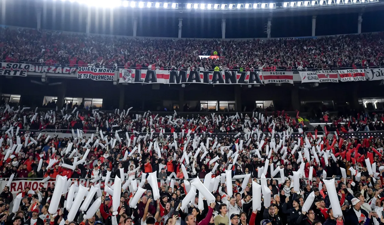 Hinchas de River Plate vs. Santa Fe en Sudamericana. (Foto: Getty Images)