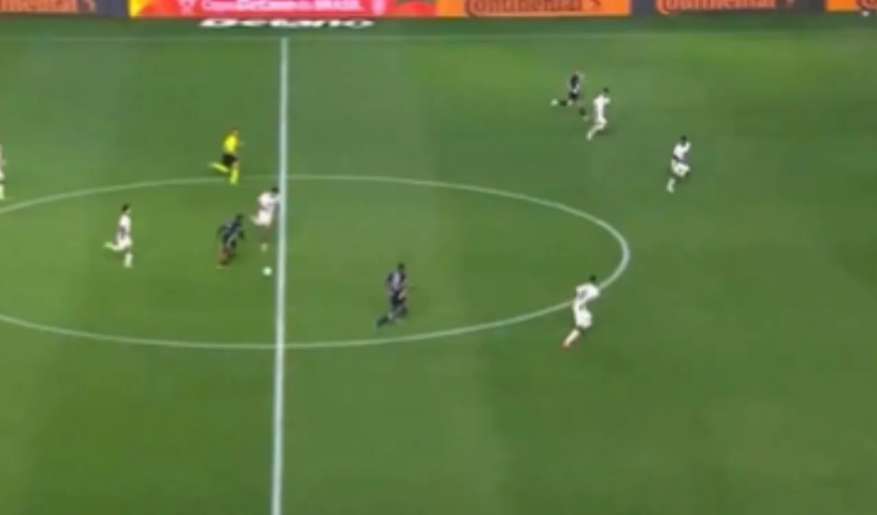 Así empezó el golazo de Carlos Gómez. (Foto: X / @GVids12)