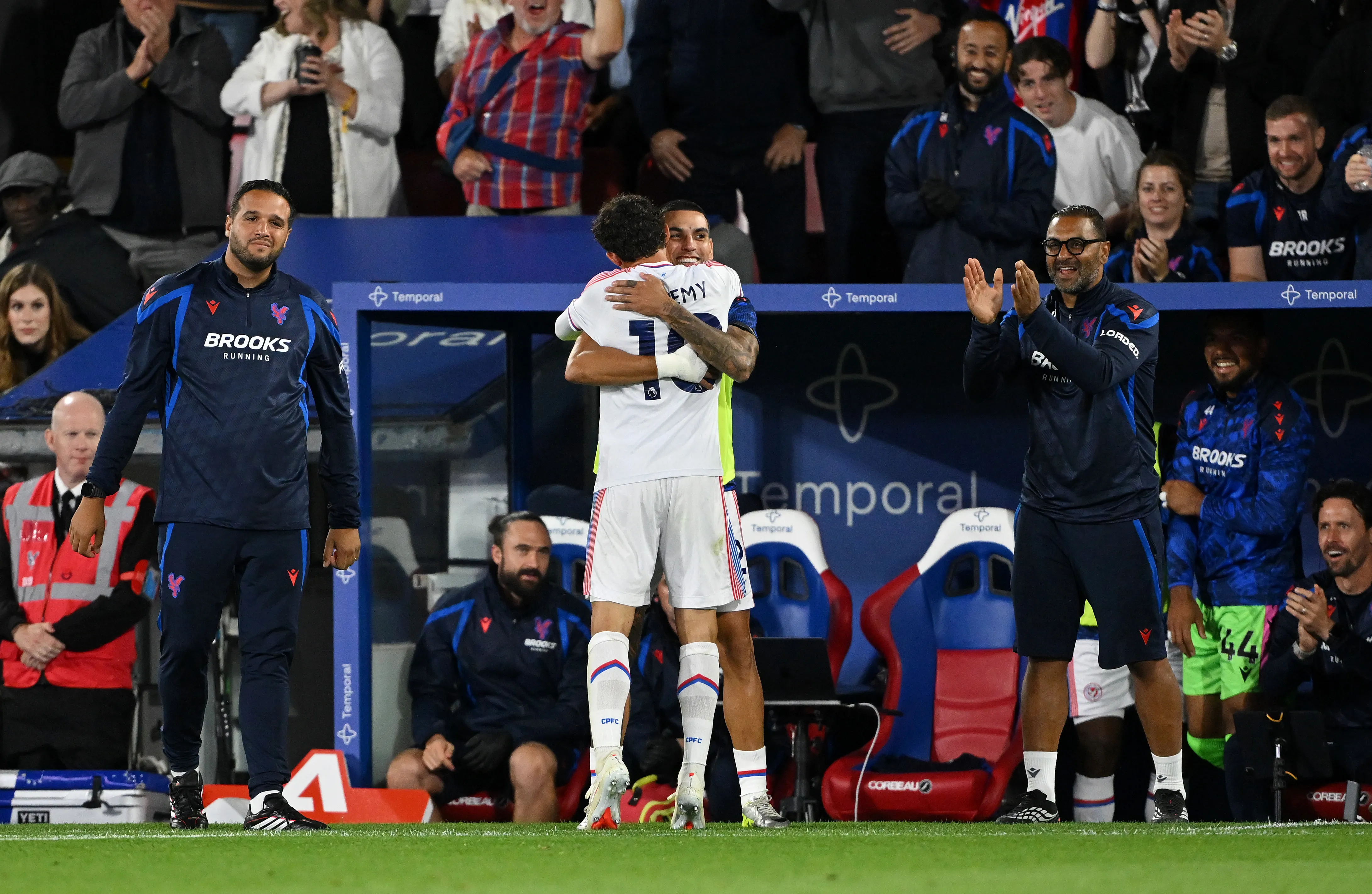 Daniel Muñoz no jugó el último partido del Palace. (Foto: GettyImages)
