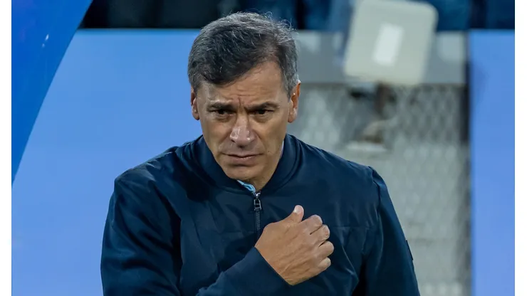 Fabián Bustos dejó de ser el técnico de Millonarios.