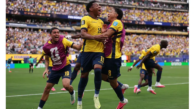 Además de Gallardo: La FEF se habría reunido con otro entrenador para la Selección de Ecuador