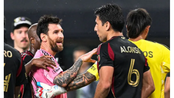 El cruce entre Leo Messi y Junior Alonso en la MLS.