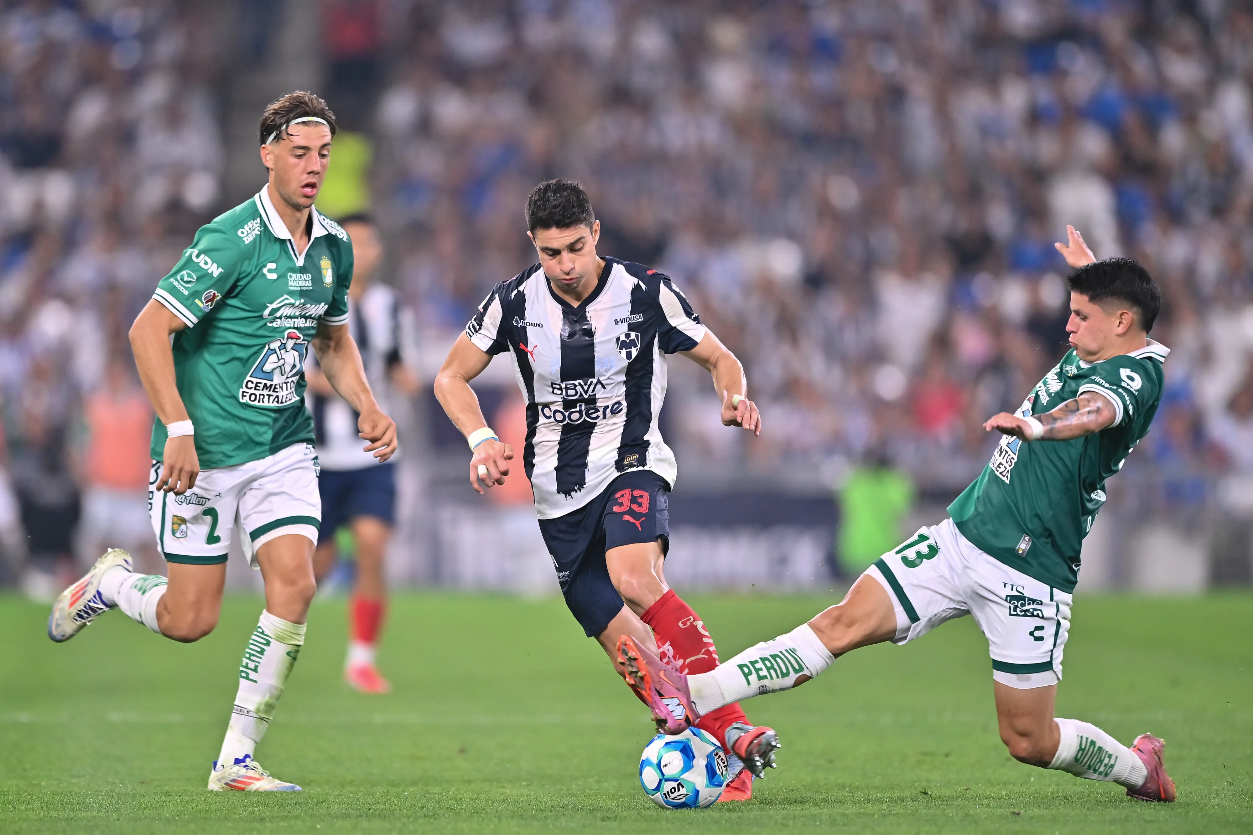 Stefan Medina – Monterrey.